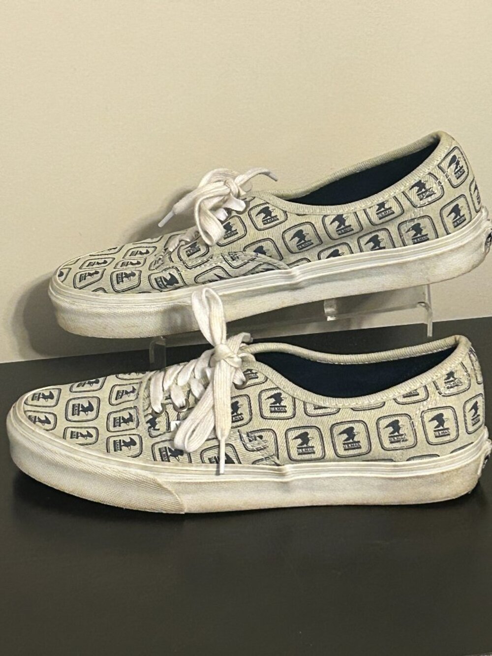 Authentic VANS x USPS US Mail Womens Sz 9 Mens Sz  10.5 Low Top Canvas Sneaker